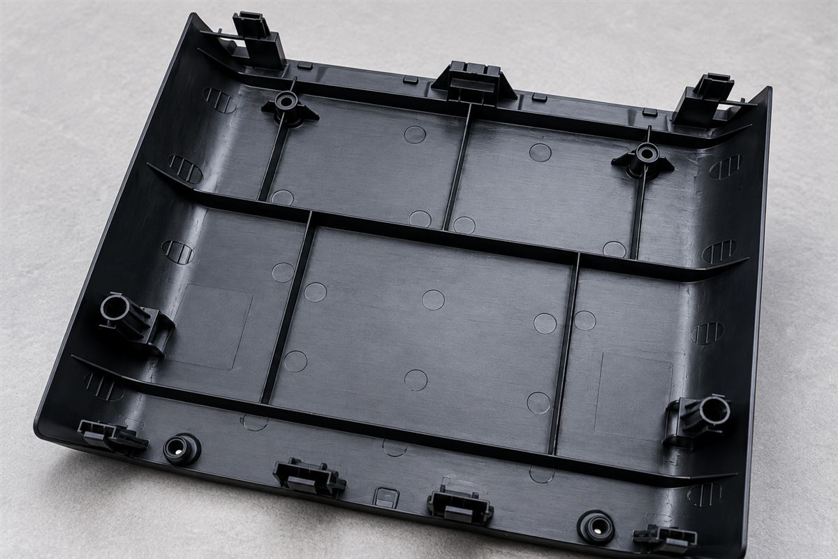 Internal ribs, mounting bosses and snap clips on a PP charging dock back cover